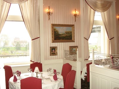 Laury's Restaurant